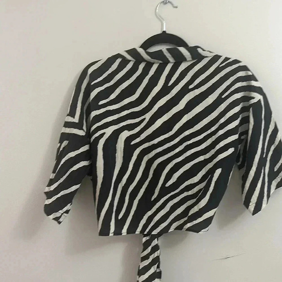 H&M Blouse  with tie detaik - Picture 6 of 7